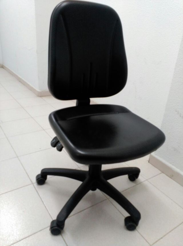Urgente oferta silla oficina con ruedas de segunda mano por 5 € en ... Urgente oferta silla oficina con ruedas de segunda mano por 5 € en ...