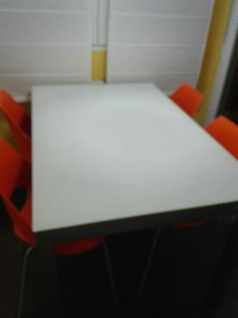 Mesa y sillas de cocina de diseño de segunda mano por 300 € en Irun ... Mesa y sillas de cocina de diseño de segunda mano por 300 € en Irun ...
