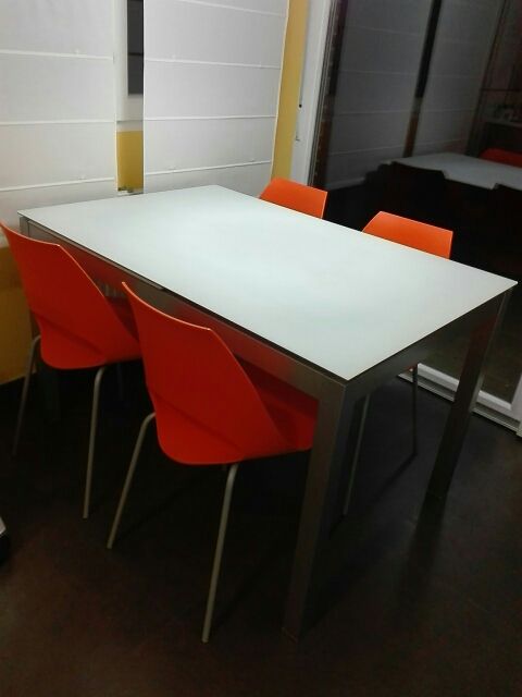 Mesa y sillas de cocina de diseño de segunda mano por 300 € en Irun ... Mesa y sillas de cocina de diseño de segunda mano por 300 € en Irun ...