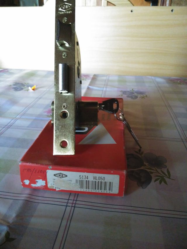 Cerradura UCEM de embutir 5134 HL050