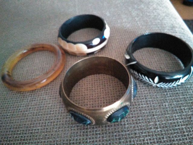 bisutería precioa pulseras y pendientes 3 collares