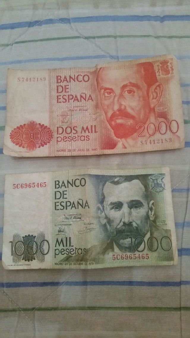 billete de 2000 y de 1000 pesetas.