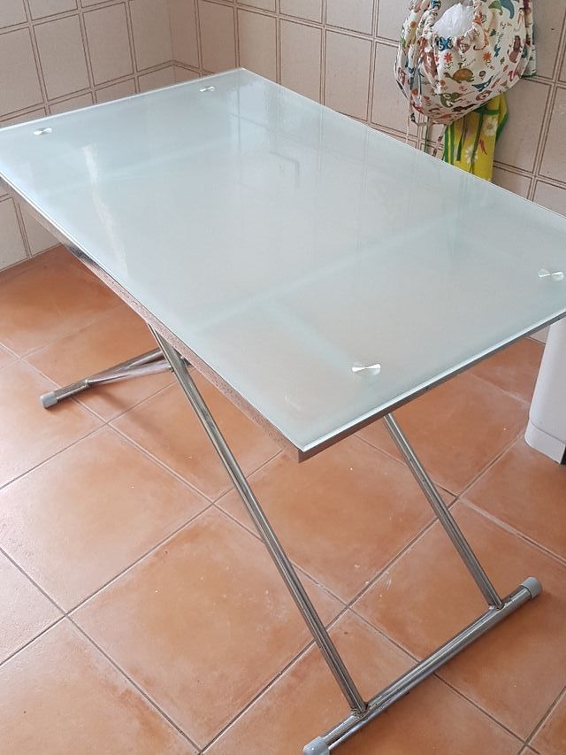 MESA COCINA CRISTAL de segunda mano por 40 € en Vigo en WALLAPOP MESA COCINA CRISTAL de segunda mano por 40 € en Vigo en WALLAPOP