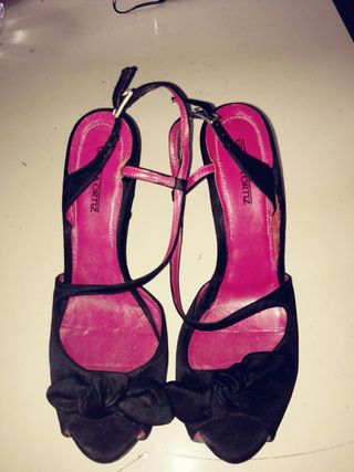 Sandalias negras tacón Gloria Ortiz de segunda mano por 30 EUR en Barcelona  en WALLAPOP