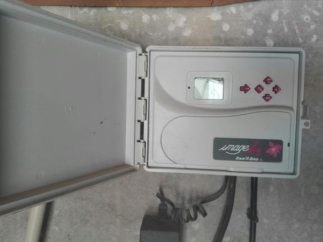 programador electrico de riego y 3 electrovalvulas