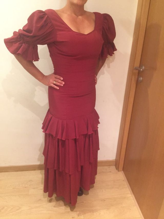 Trajes de flamencas y El Rocío/ 45 € unidad