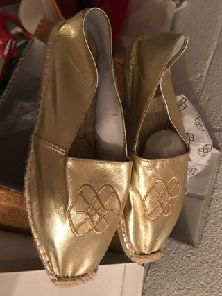 Alpargatas esparto doradas de segunda mano por 20 EUR en Santander en  WALLAPOP