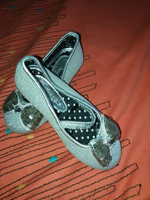 zapatitos dorados nuevos