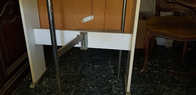 Mesa de cocina pequeña de segunda mano por 40 € en Barcelona en WALLAPOP Mesa de cocina pequeña de segunda mano por 40 € en Barcelona en WALLAPOP