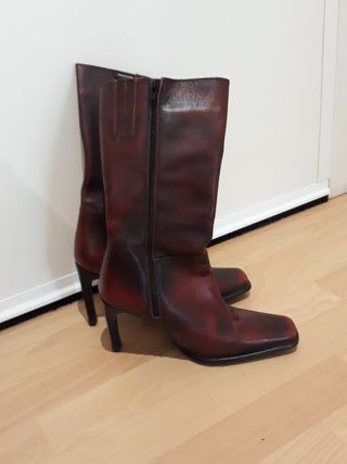 Botas Mustang granate número 37 de segunda mano por 6 EUR en Sant Andreu de  Llavaneres en WALLAPOP