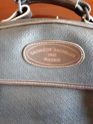 Portatrajes maleta SALVADOR BACHILLER de segunda mano por 25 EUR en Madrid  en WALLAPOP