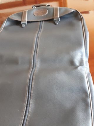 Portatrajes maleta SALVADOR BACHILLER de segunda mano por 25 EUR en Madrid  en WALLAPOP