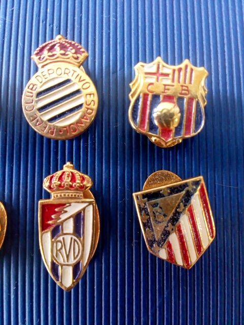 Equipos de futbol. Pin. Gemelos.