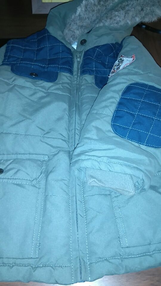 se vende abrigo niño talla 92