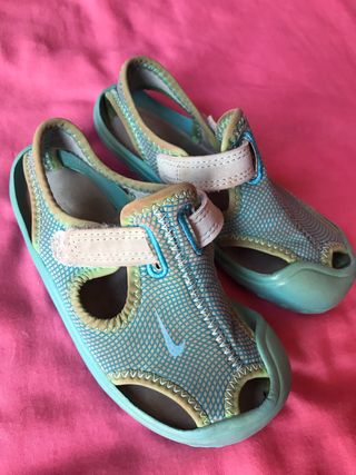 Zapatillas acuáticas Nike de segunda mano por 3 EUR en Fuenlabrada en  WALLAPOP