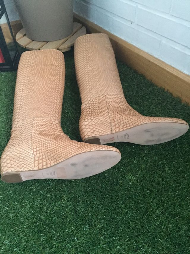 Botas nuevas Uterqüe efecto escamas