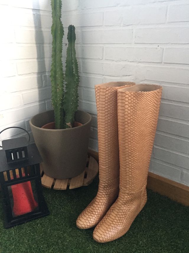 Botas nuevas Uterqüe efecto escamas