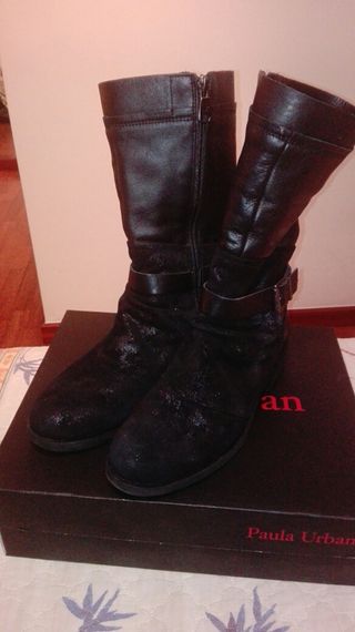 Bota negra de piel Paula Urban Pull Totem 13-1001