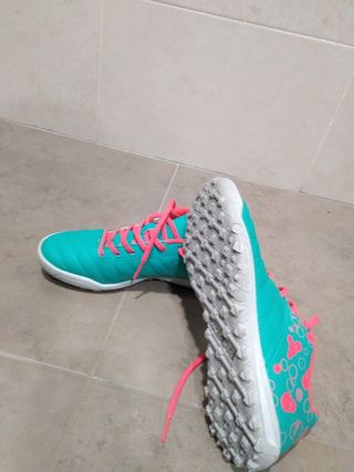 botas multitaco cesped artificial