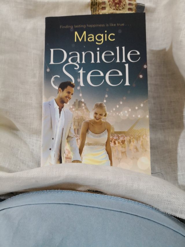 danielle steel, magic LIBRO