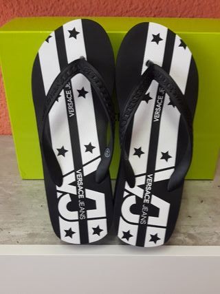 SANDALIAS NUEVAS ORIGINALES VERSACE.. de segunda mano por 45 EUR en Carlet  en WALLAPOP