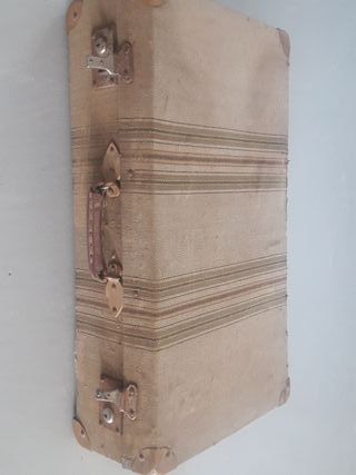 Maleta antigua vintage de tela de segunda mano por 30 EUR en Valladolid en  WALLAPOP