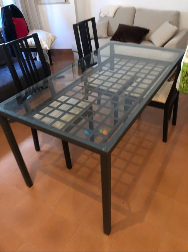 Mesa comedor ikea cristal + 4 sillas de segunda mano por 100 € en ... Mesa comedor ikea cristal + 4 sillas de segunda mano por 100 € en ...