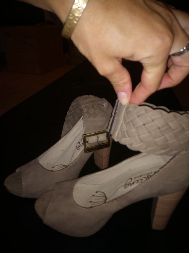 Peep toes Mustang. T37