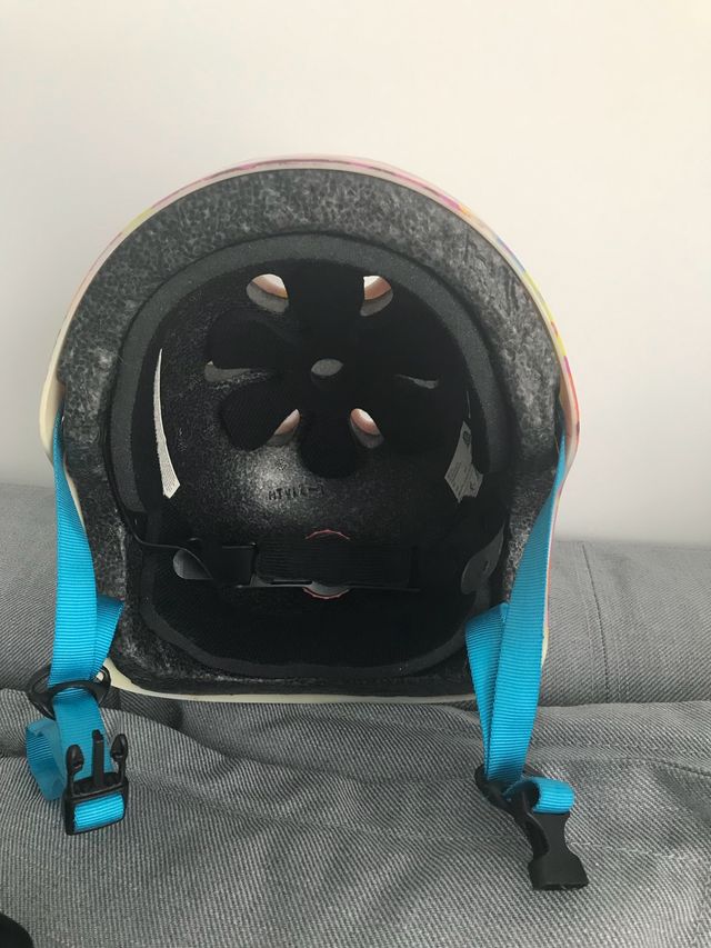 Lote Patines 34-35 y Casco con caja