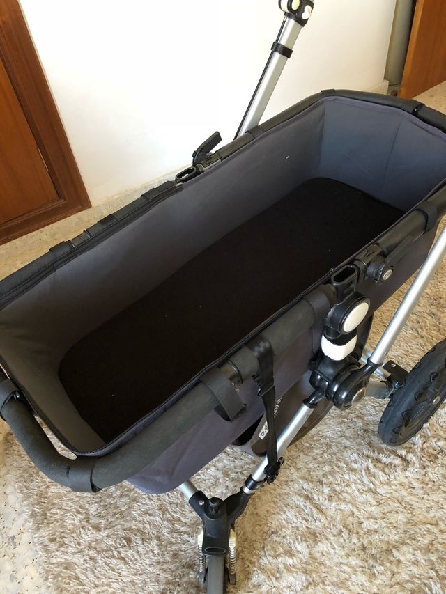 Carro bebé bugaboo beige y gris oscuro completo