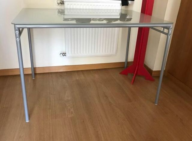Mesa de salón/cocina IKEA Cristal y aluminio de segunda mano por 30 ... Mesa de salón/cocina IKEA Cristal y aluminio de segunda mano por 30 ...