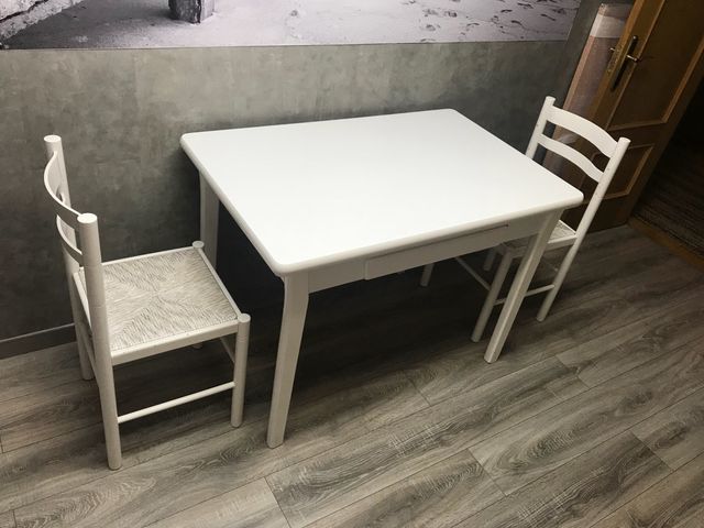 Mesa + sillas cocina de segunda mano por 60 € en Majadahonda en WALLAPOP Mesa + sillas cocina de segunda mano por 60 € en Majadahonda en WALLAPOP