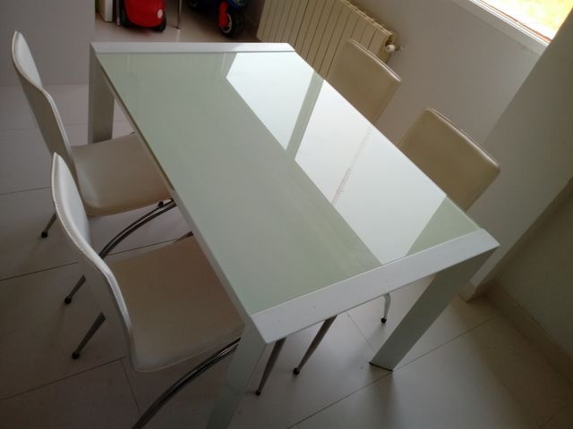 Mesa de comedor extensible con 4 sillas de segunda mano por 100 € en ... Mesa de comedor extensible con 4 sillas de segunda mano por 100 € en ...