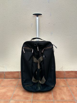 Bolsa de Viaje Delsey con ruedas 65 cm de segunda mano por 60 EUR en Parets  del Vallès en WALLAPOP