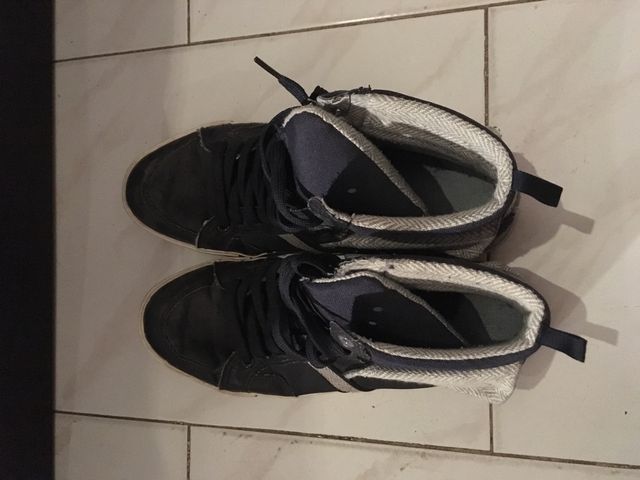 Zapatillas número 44 y medio