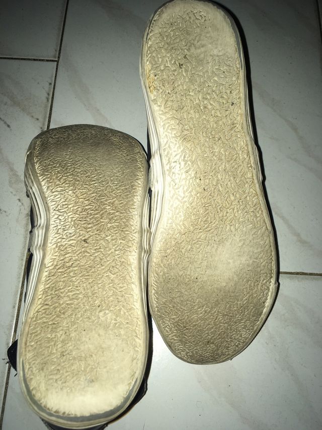 Zapatillas número 44 y medio