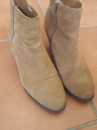 Botines piel amichi talla 41 de segunda mano por 16 EUR en Madrid en  WALLAPOP