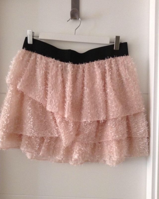 Falda de plumas H&M. Talla XL