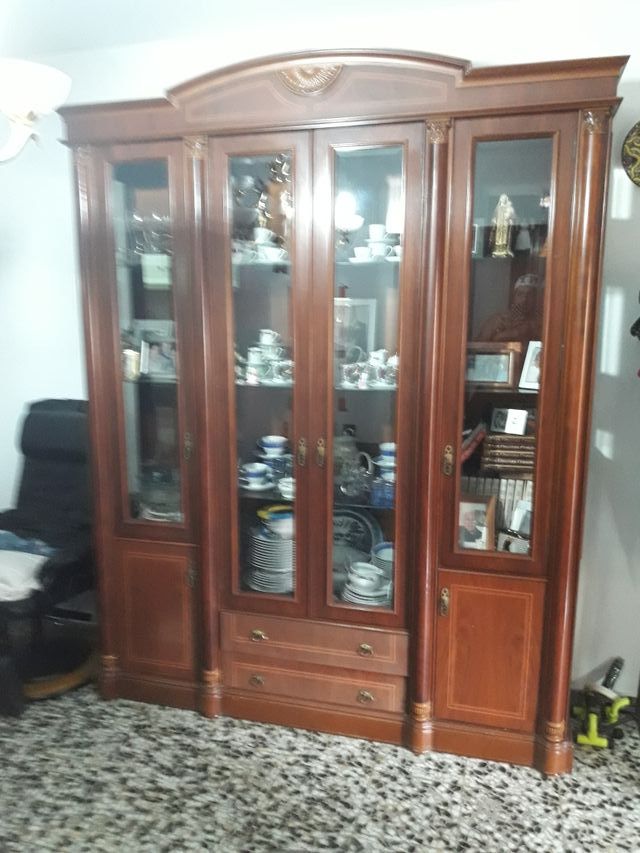 Vitrina comedor de segunda mano por 800 € en Gavà en WALLAPOP Vitrina comedor de segunda mano por 800 € en Gavà en WALLAPOP