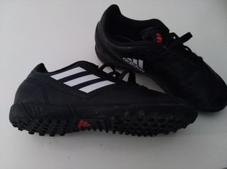 botas de futbol multitacos niños