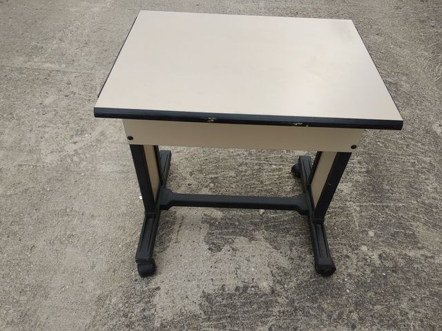 Mesa auxiliar oficina de segunda mano por 25 € en Valdencina en WALLAPOP Mesa auxiliar oficina de segunda mano por 25 € en Valdencina en WALLAPOP