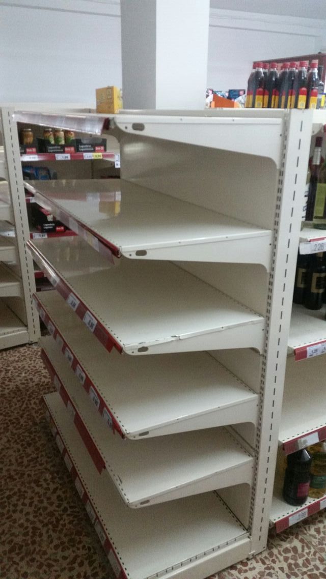 estantes de madera para supermercado