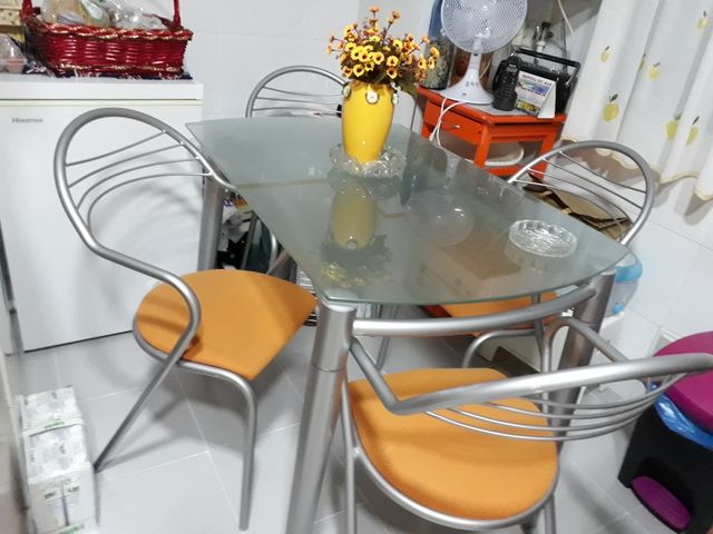Mesa y sillas para cocina de segunda mano por 150 € en Madrid en ... Mesa y sillas para cocina de segunda mano por 150 € en Madrid en ...
