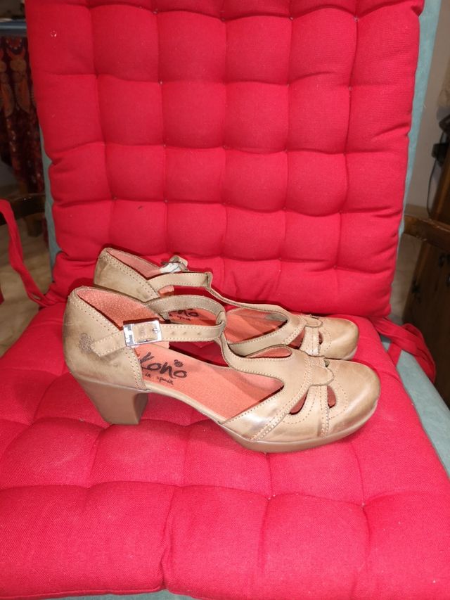 Sandalia Marca Yokono N 38 color beige. MedioTacón