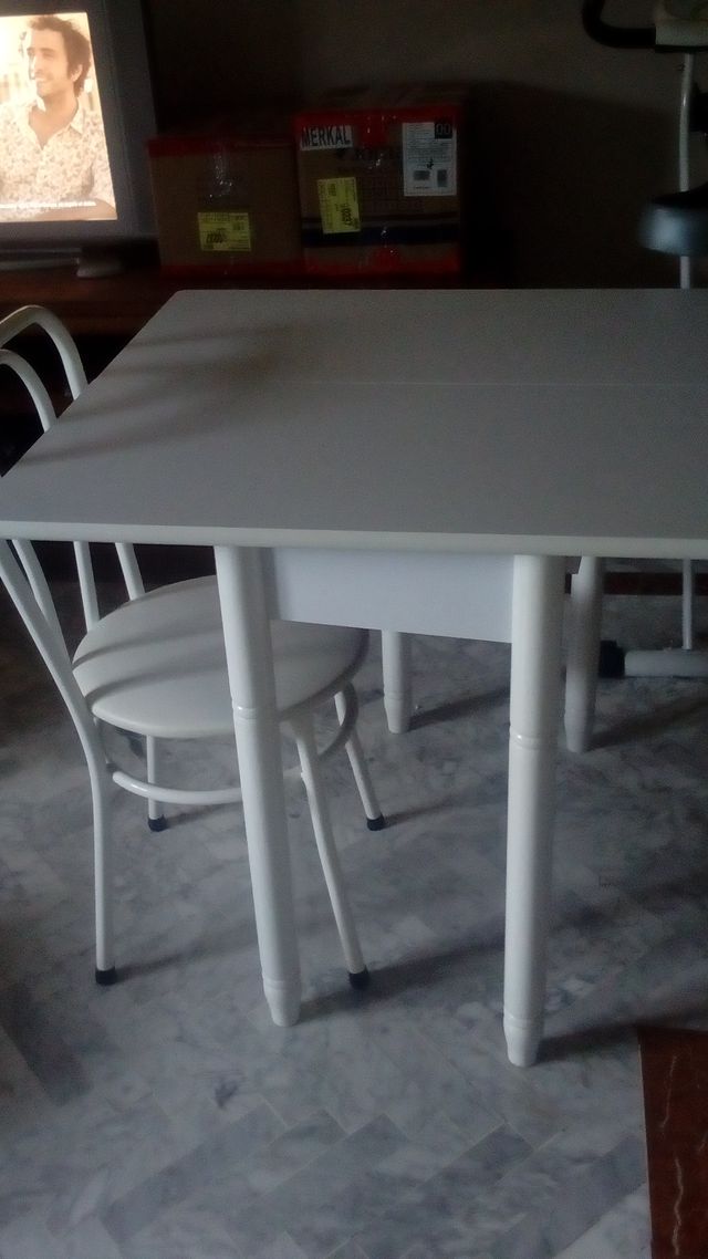Mesa cocina blanca de segunda mano por 80 € en Los Barrios en WALLAPOP Mesa cocina blanca de segunda mano por 80 € en Los Barrios en WALLAPOP
