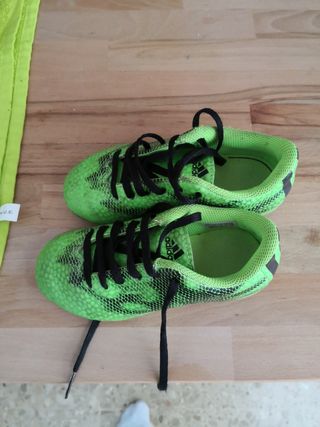 botas de futbol talla 28