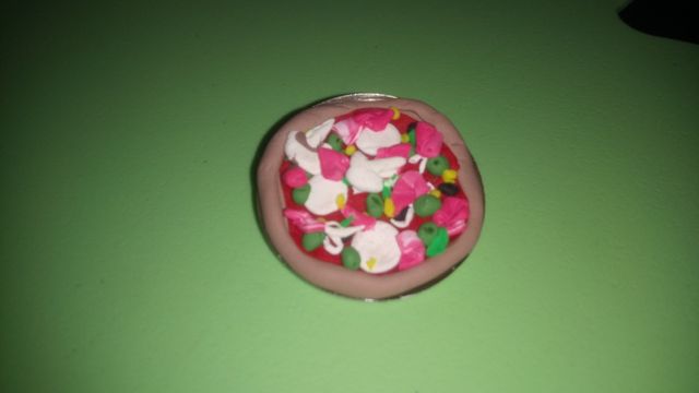Broche pizza miniatura arcilla