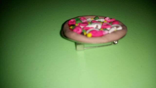 Broche pizza miniatura arcilla
