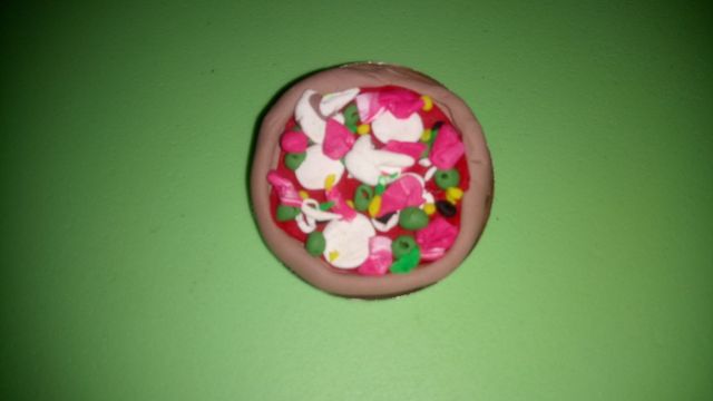 Broche pizza miniatura arcilla