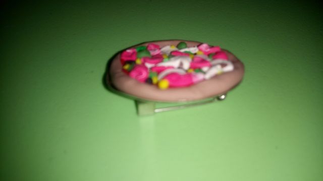 Broche pizza miniatura arcilla